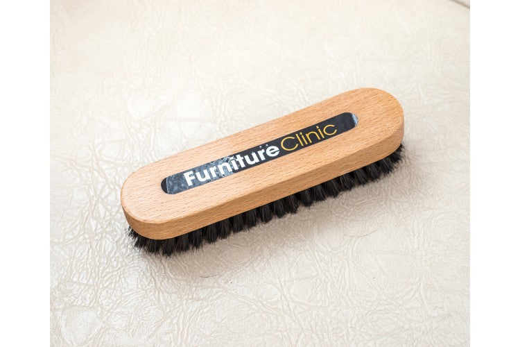 Професионална четка за почистване на кожени седалки и дивани – мек и ефективен косъм.