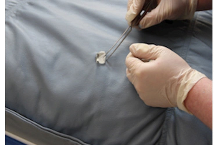 KIT PENTRU REPARAREA GĂURILOR, CRAPELOR ȘI TĂIETURILOR DIN PIELE